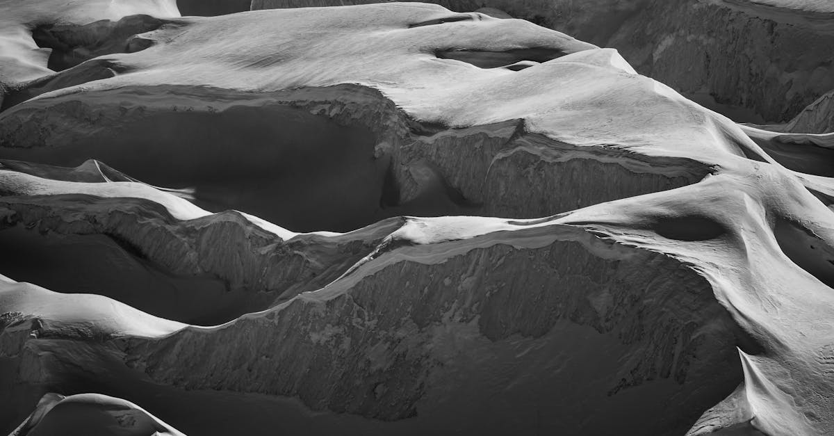 Captivating black and white photo of Saas Fee's snowy mountain formations.
